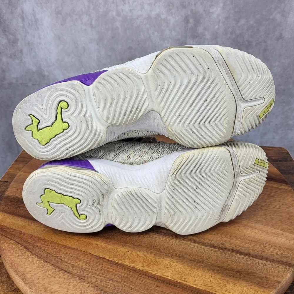 Nike Lebron 16 Buzz Lightyear Basketball Shoes Boys 6.5 White Sneakers AQ2465102 - Picture 14 of 15